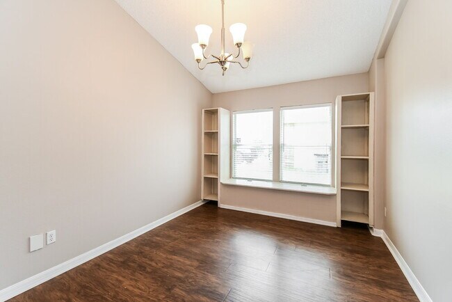 Building Photo - 10189 Carriage House Ct