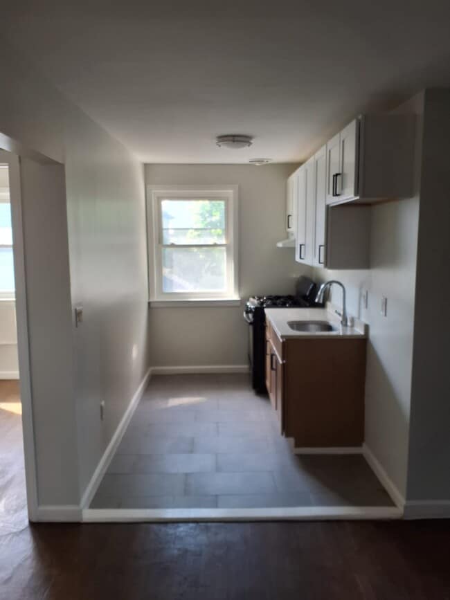 Building Photo - 377 Clinton Pl