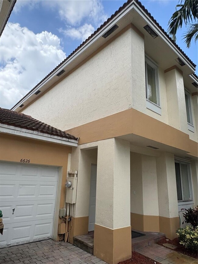Foto del edificio - 6626 Hidden Cove Dr