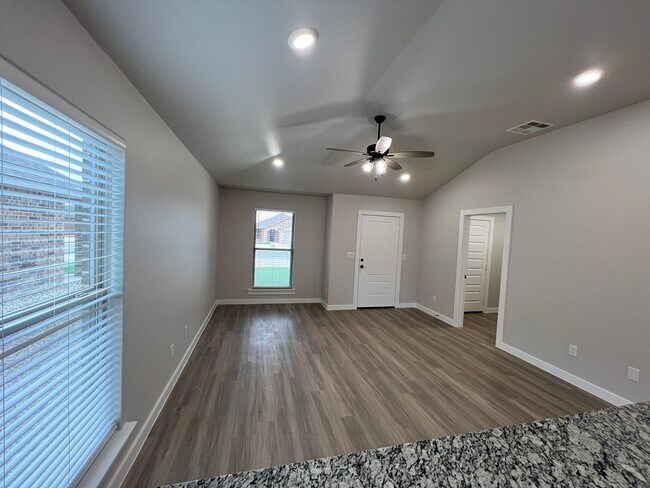 Foto del edificio - 3/2/2 in Bell Farms available June!!
