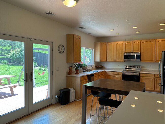 Building Photo - Open floor plan and backs to Open Space! 4...