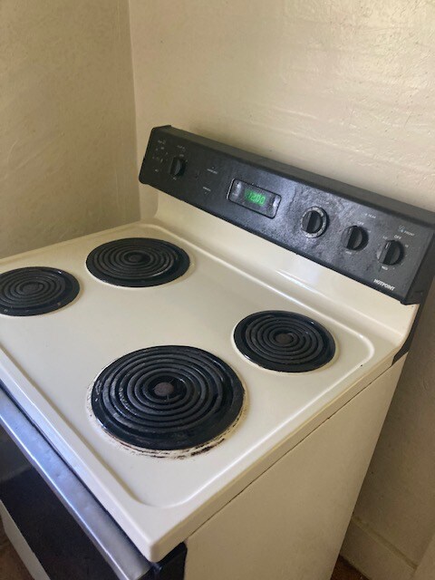 Building Photo - 213 Cunningham St