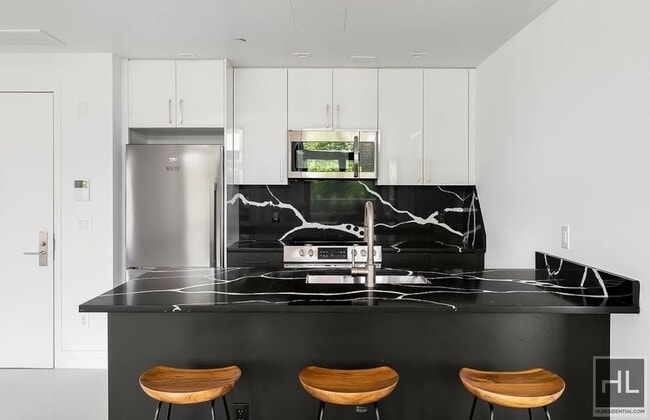 Building Photo - Stunning 1 bedroom in Riverdale