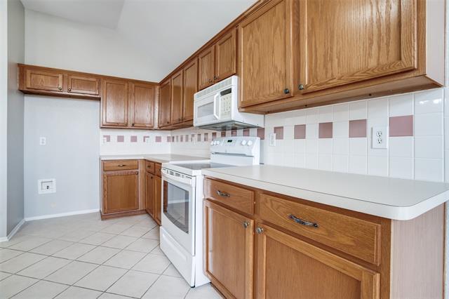 Foto del edificio - 10810 Camelot Dr