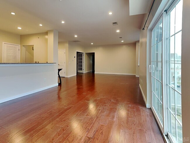 Building Photo - 347 Pond Ln