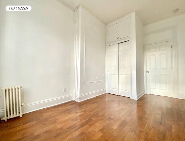 Foto del edificio - 373 Menahan St