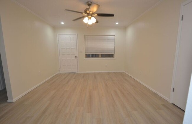 Building Photo - Tara Condos 2 Bed 1 Bath Apt NW 63rd & May...