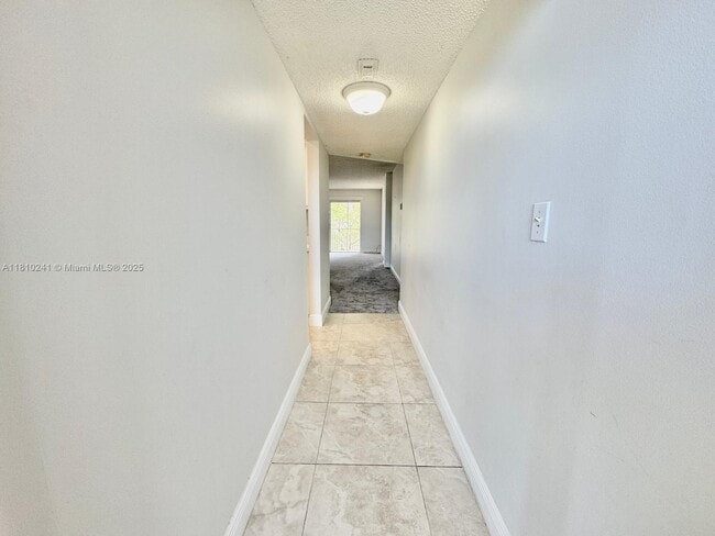 Building Photo - 1075 Riverside Dr
