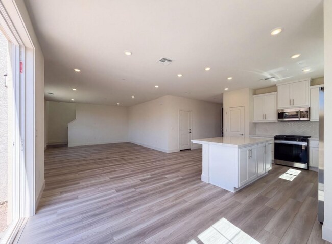 Foto del edificio - 5836 Placer Dr