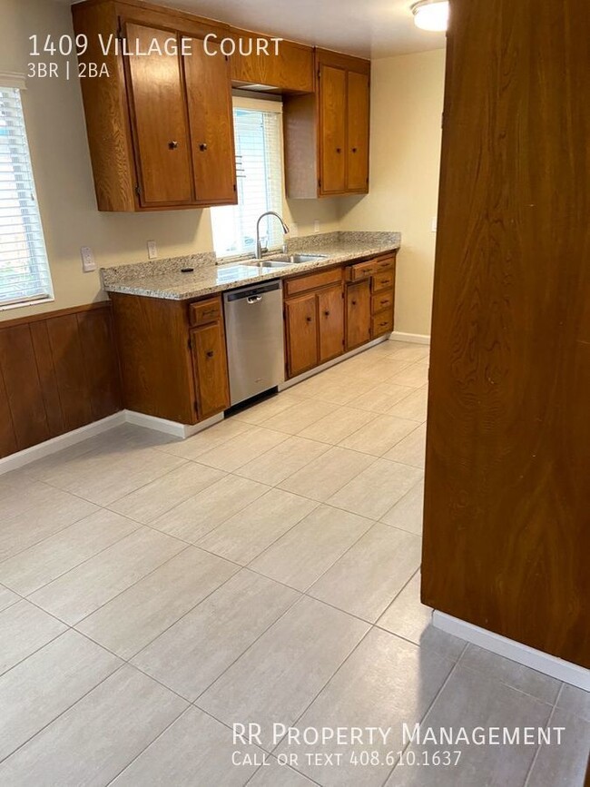 Building Photo - Spacious Duplex in Great Mountain View Area!