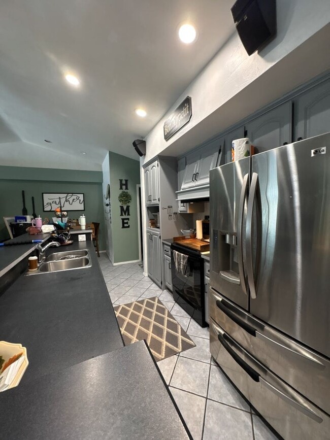 Building Photo - 13501 Velp Ave