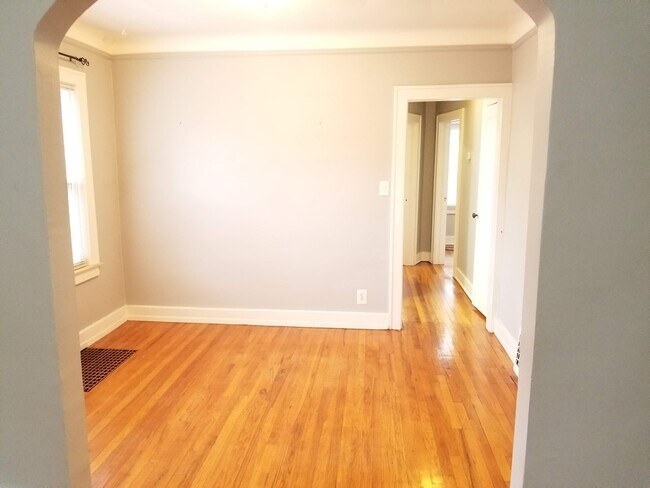 Dining room - 339 E Breckenridge St