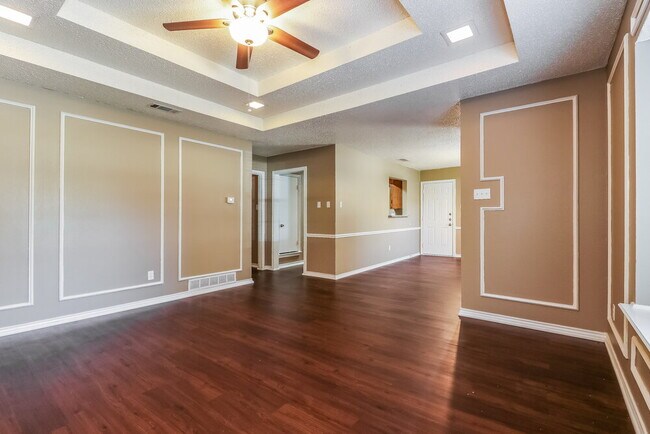 Foto del edificio - 520 E Lark Ct