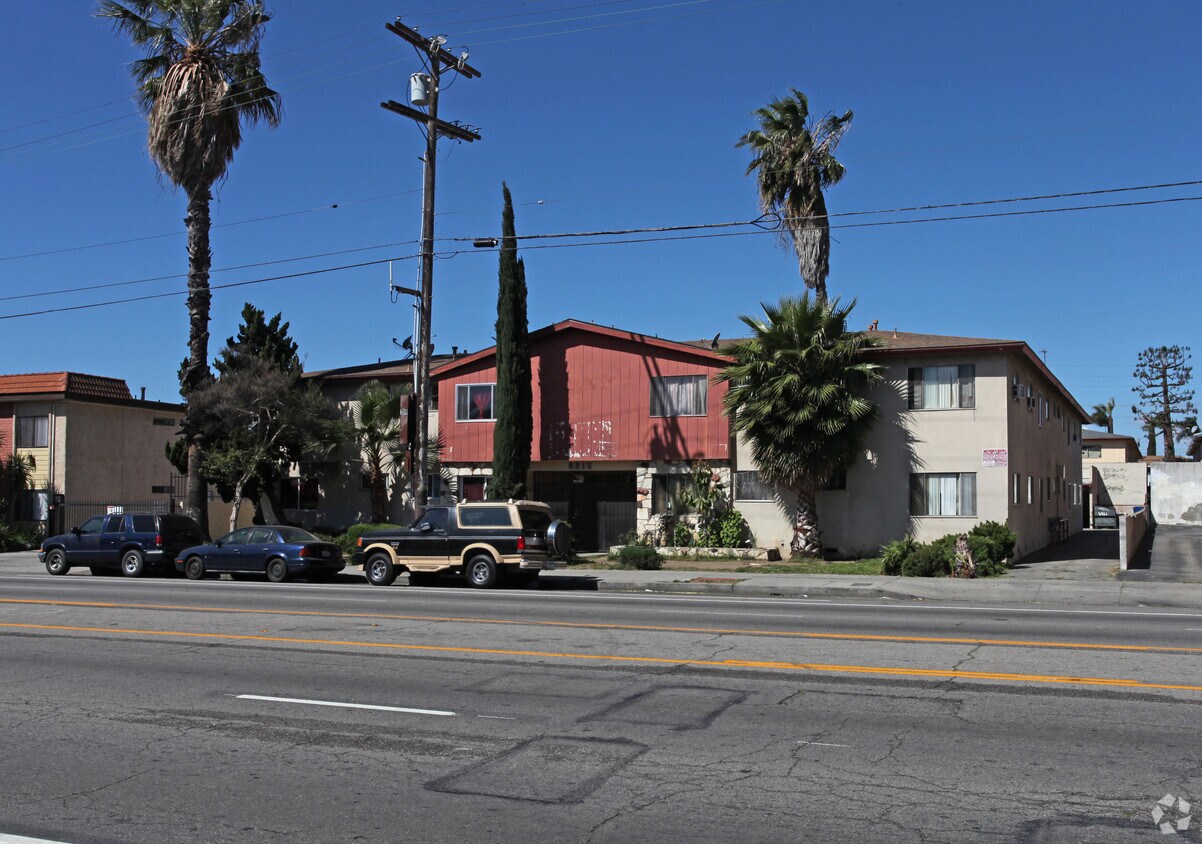 Foto del edificio - 8815 Van Nuys Blvd