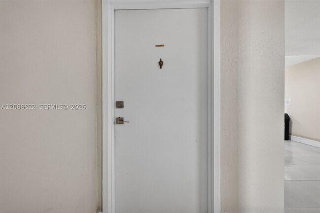 Building Photo - 9360 Fontainebleau Blvd