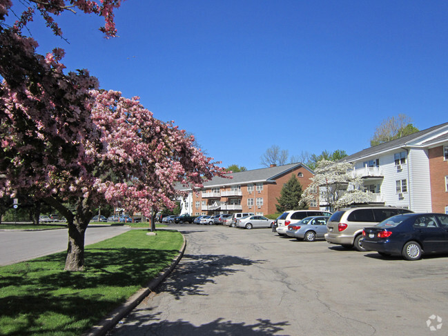 Building Photo - Landing Heights