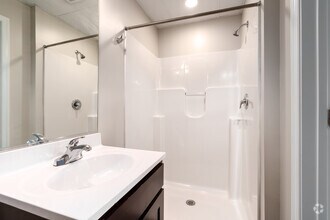 Ivy - Bathroom - 200 5th Apartments