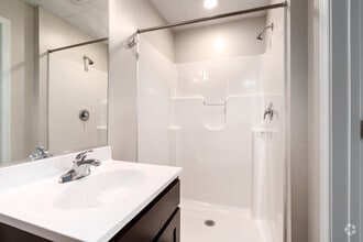 Ivy - Bathroom - 200 5th Apartments