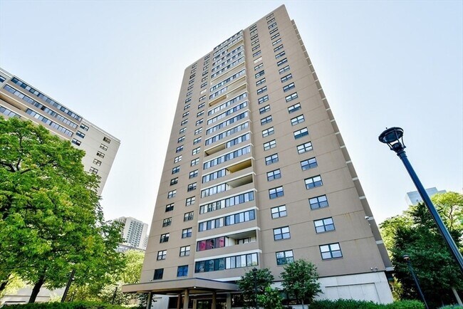 Foto del edificio - 8 Whittier Pl