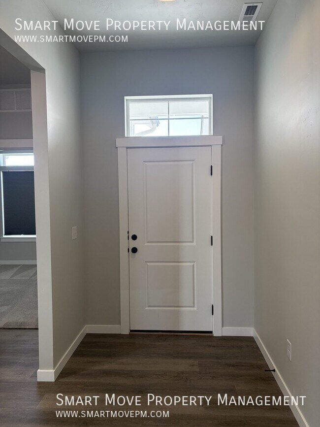 Building Photo - 10000 W La Jolla Dr