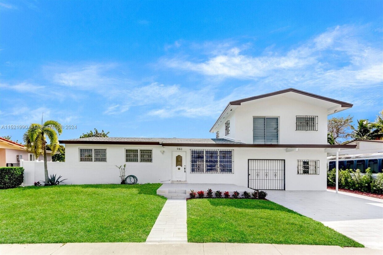 Primary Photo - 980 W 45th Pl