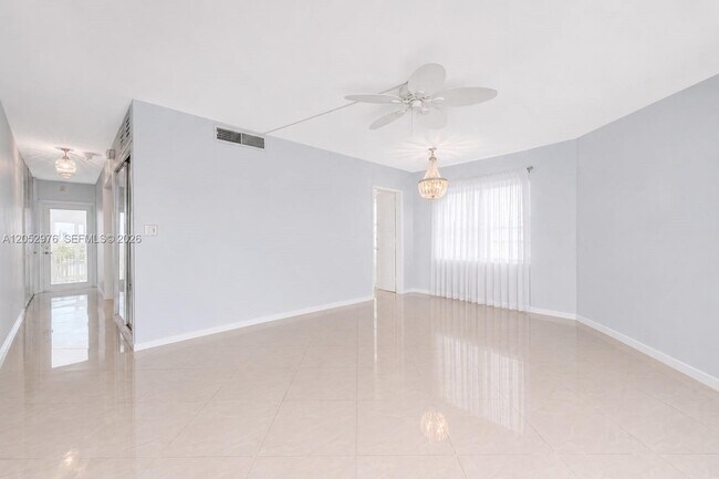 Building Photo - 710 N Ocean Blvd