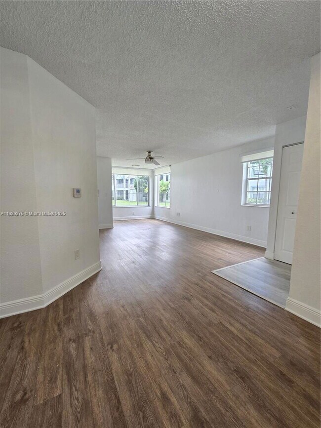 Building Photo - 2890 N Oakland Forest Dr