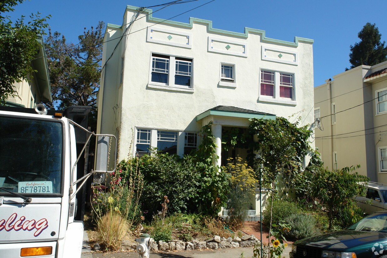 Primary Photo - 466 44th St