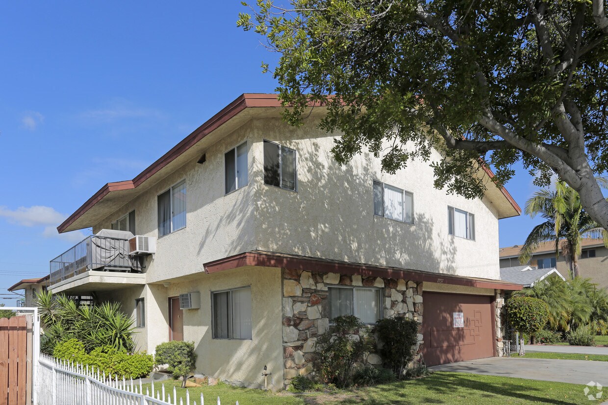 Foto principal - 7757 Comstock Ave