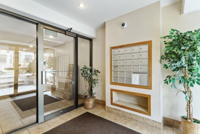 Foto del edificio - 832 W Oakdale Ave