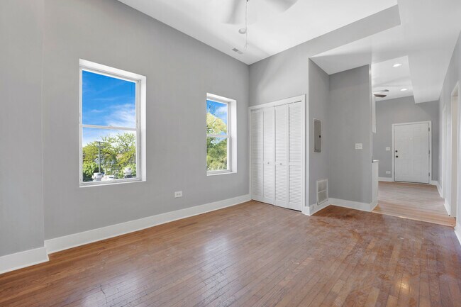 Building Photo - 2286 S Blue Island Ave