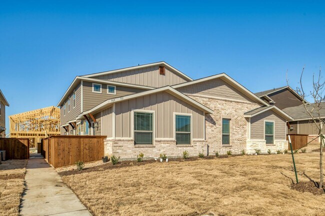 Foto del edificio - GORGEOUS 2 BEDROOM FOUR PLEX LOCATED IN MIDLOTHIAN ISD!
