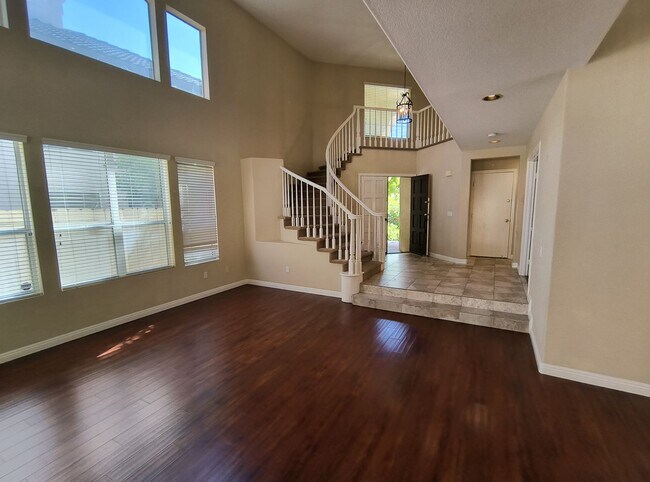 Foto del edificio - Beautiful 4BR Home In Carmel Valley