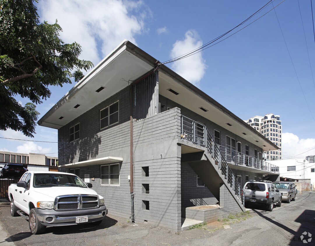 Building Photo - 1088 Young St