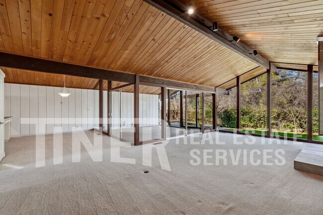 Building Photo - Mid Century Modern 3 Bedroom Home - Tier 1