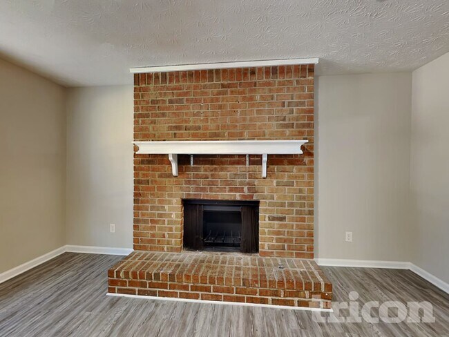 Foto del edificio - 355 Paula Ct