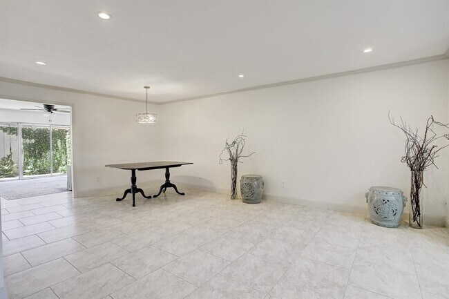 Building Photo - 5874 Doliver Dr