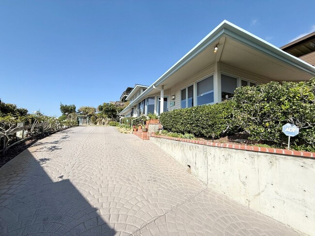 Building Photo - Gorgeous Laguna Beach Property with Ocean Views
