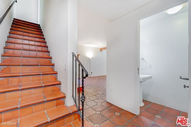 Building Photo - 1 br, 1.5 bath Townhome - 1414 N Harper Av...