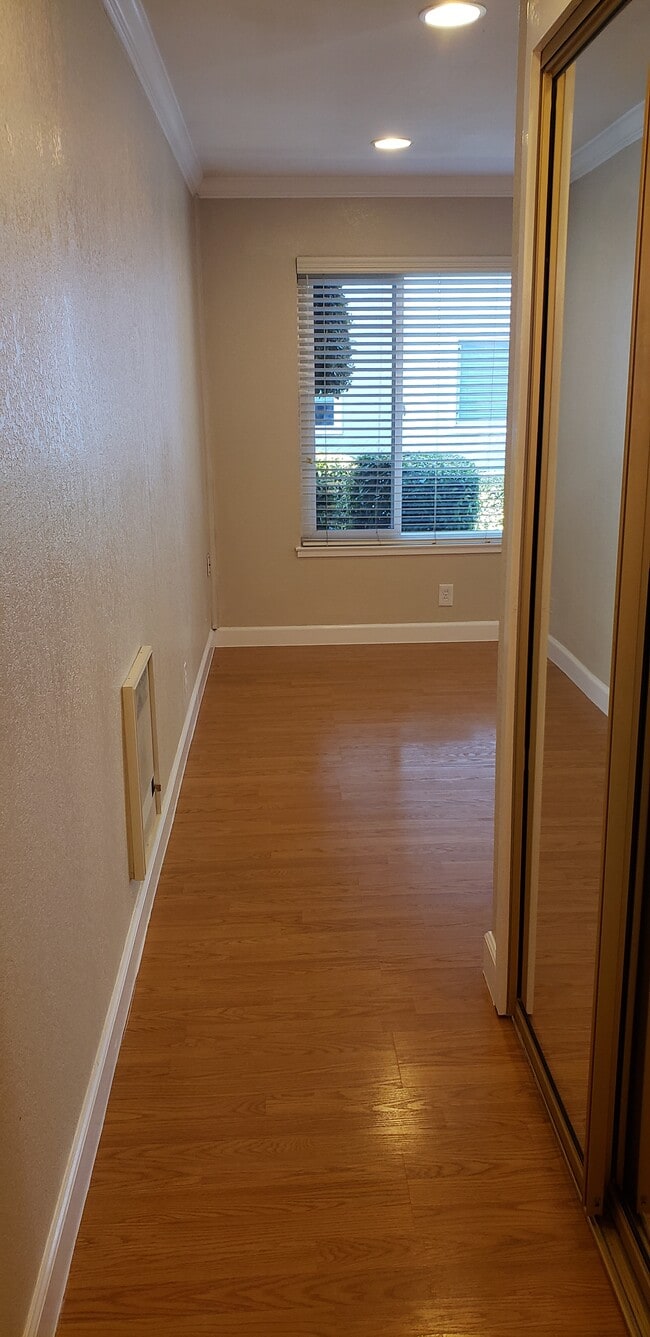 Building Photo - All Single Story Apartment Community