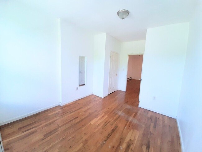 Foto del edificio - 245 Throop Ave