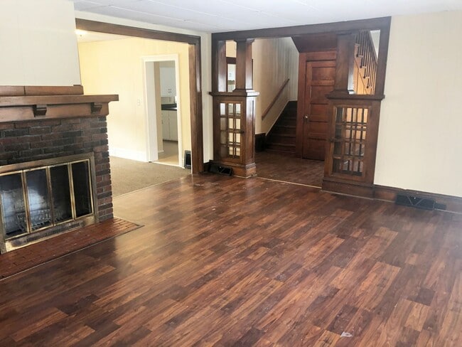 Building Photo - 6-Bedroom, 2-Bath Home Just A Few Blocks F...