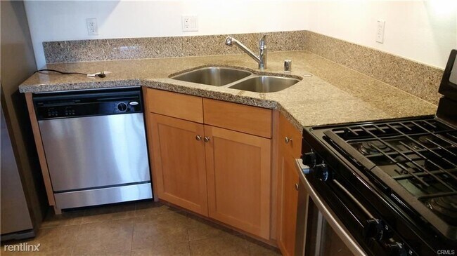 Foto del edificio - 3 br, 2 bath Condo - 1401 Lomita Blvd Unit...