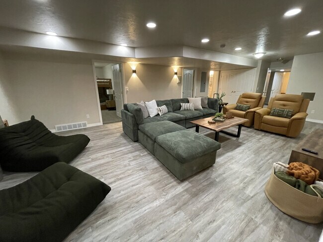 Building Photo - 1267 E Hickenlooper Way