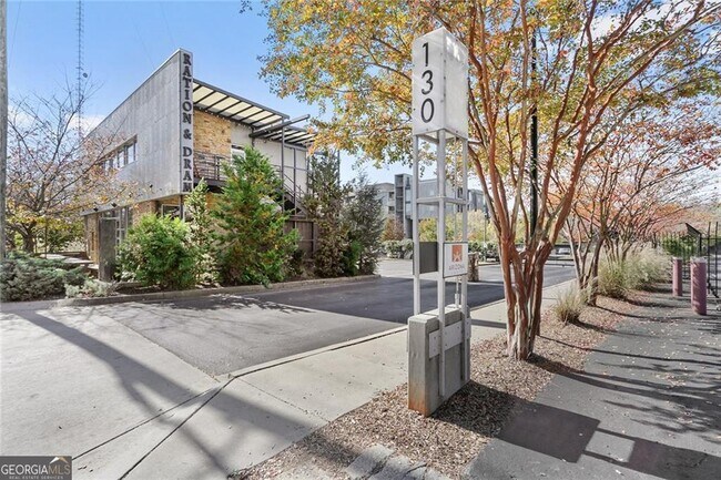 Foto del edificio - 130 Arizona Ave NE