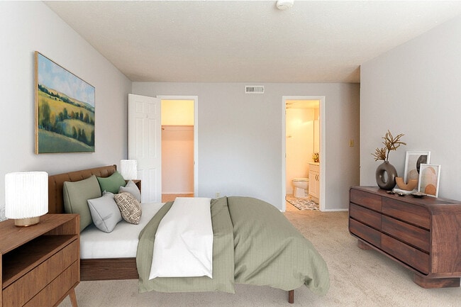 Main bedroom with ensuite bathroom - Village at Mayfield