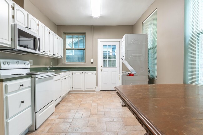 Photo - 1739 Walnut St Townhome