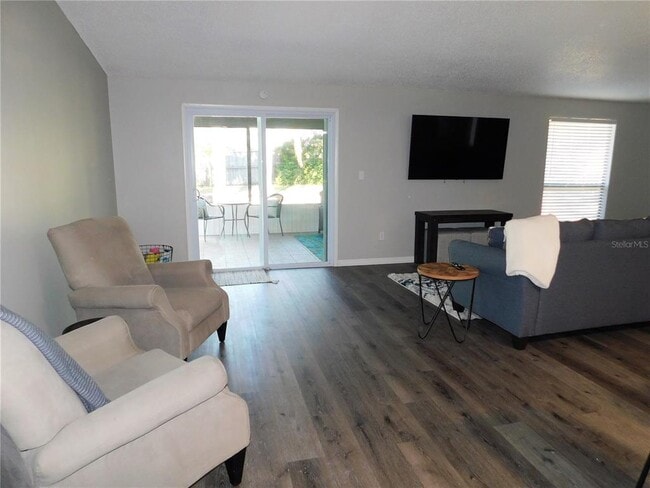 Building Photo - 552 Hammock Dr