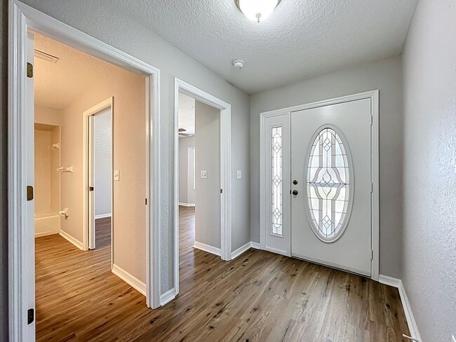 Foto del edificio - 2 Bedroom, 2 Bath | Lake Community | Dock & Boat Ramp Access