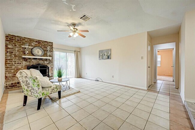 Foto del edificio - 9915 Towne Tower Ln